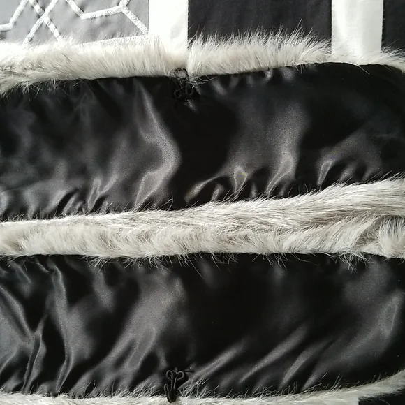 Faux Fur Shawl - Picture 3 of 6